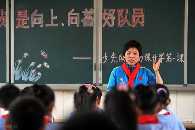 其一，便是上回我跟你提过，想把天香楼开到湖光县城一事。